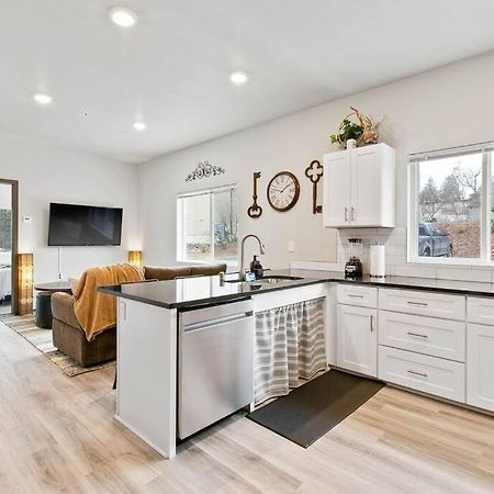 Full Ada Unit - 2 Bed 2 Bath Unit Near Downtown Διαμέρισμα Σποκάν Εξωτερικό φωτογραφία