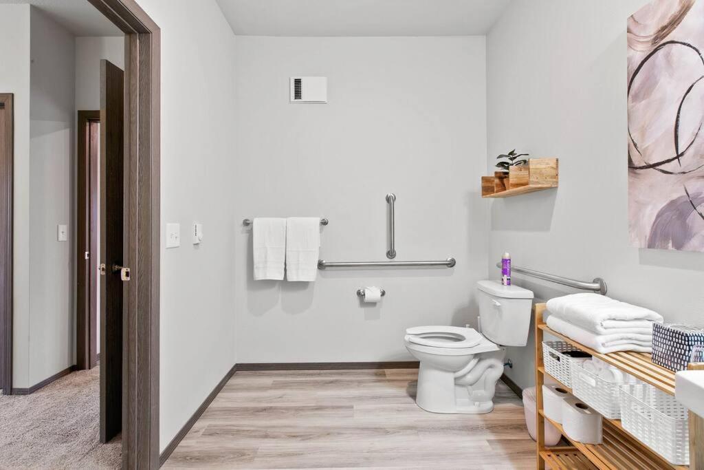 Full Ada Unit - 2 Bed 2 Bath Unit Near Downtown Διαμέρισμα Σποκάν Εξωτερικό φωτογραφία