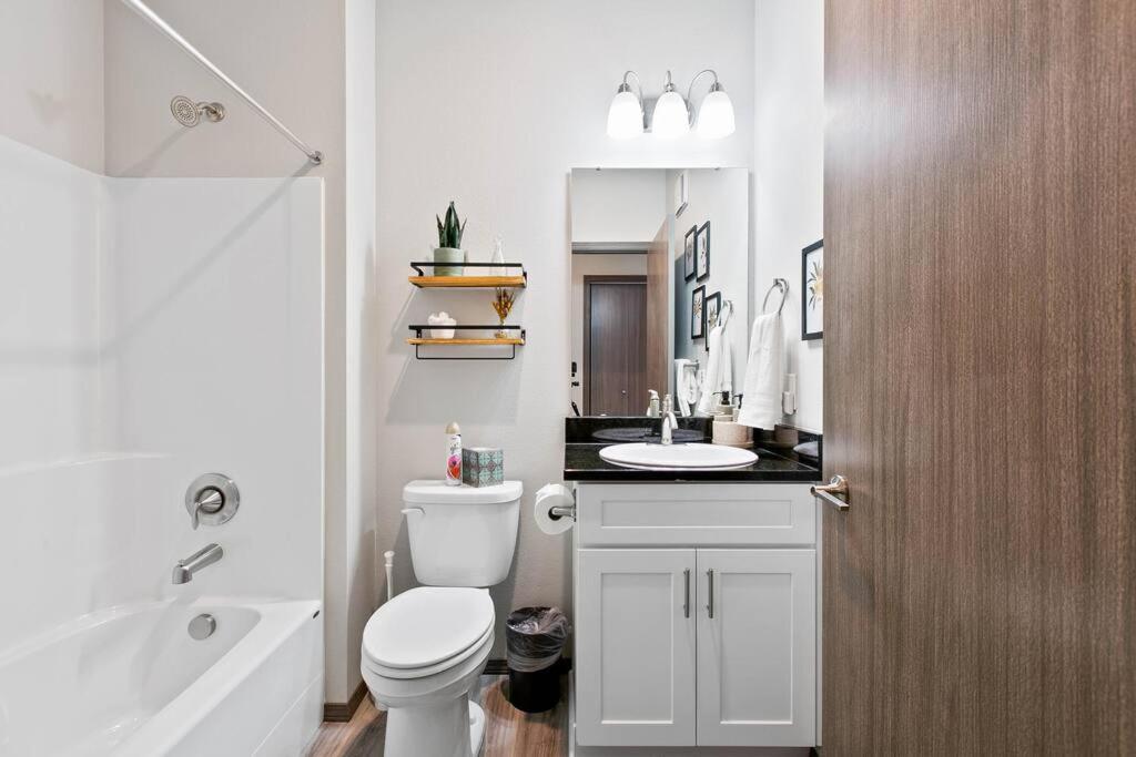 Full Ada Unit - 2 Bed 2 Bath Unit Near Downtown Διαμέρισμα Σποκάν Εξωτερικό φωτογραφία
