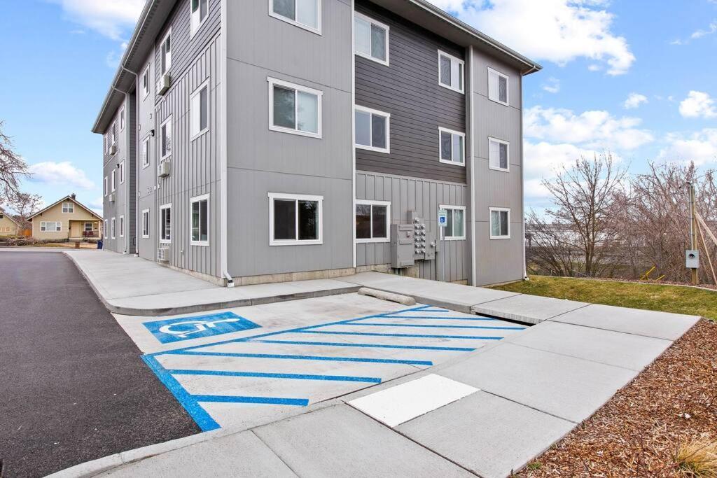 Full Ada Unit - 2 Bed 2 Bath Unit Near Downtown Διαμέρισμα Σποκάν Εξωτερικό φωτογραφία
